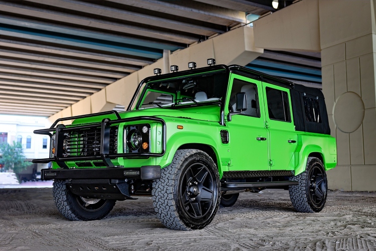 klasicni-landr-rover-defender-110-sa-motorom-sporskog-automobila