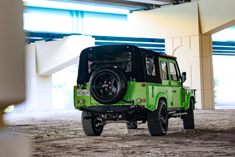 klasicni-landr-rover-defender-110-sa-motorom-sporskog-automobila