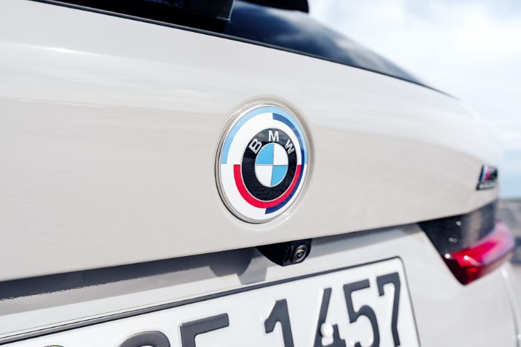 bmw-zvanicno-predstavio-svoj-najnoviji-m3-touring-35