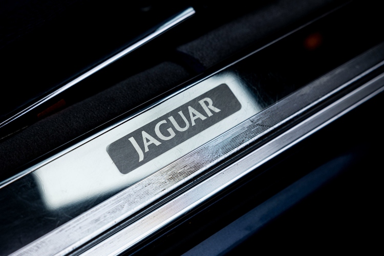 unikatni-jaguar-gucci-eventer-kreiran-u-saradnji-sa-slavnim-dizajnerom-13