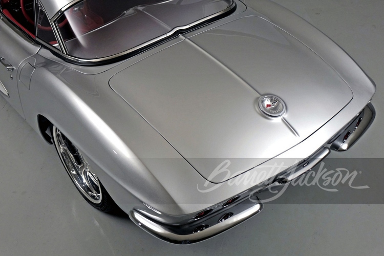 dva-savrsena-i-specijalna-corvette-c1-modela-odlaze-na-aukciju