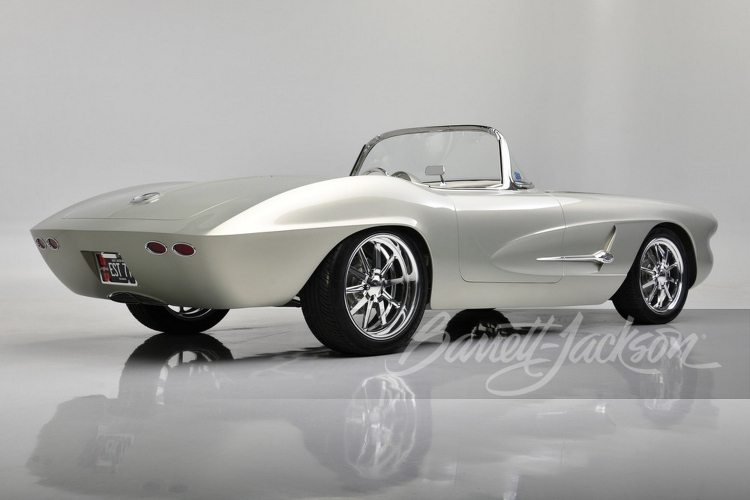 dva-savrsena-i-specijalna-corvette-c1-modela-odlaze-na-aukciju