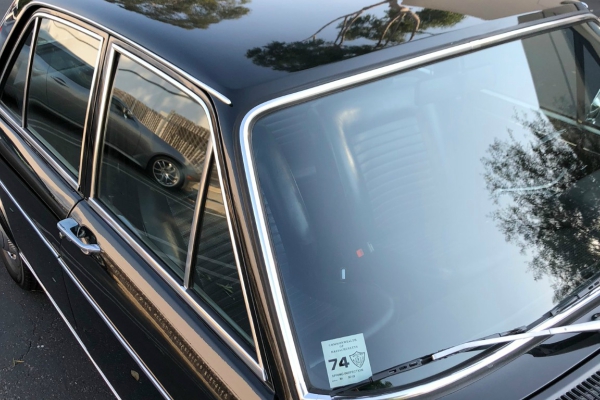 Klasični Audi 100 iz 1974. godine u savršenom stanju