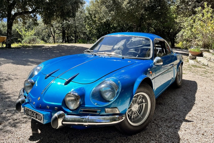 nemoguce-je-ne-zaljubiti-se-u-klasicni-i-savrseni-alpine-a110-model-iz-1973-godine