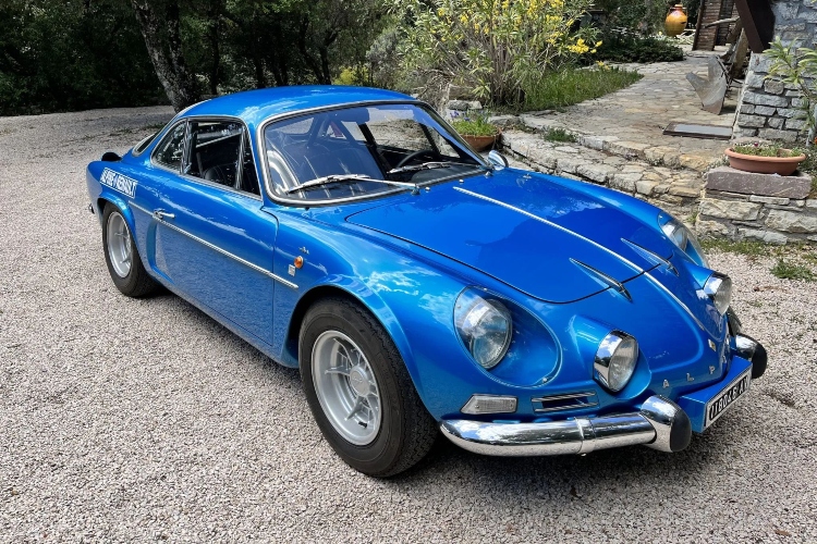 nemoguce-je-ne-zaljubiti-se-u-klasicni-i-savrseni-alpine-a110-model-iz-1973-godine