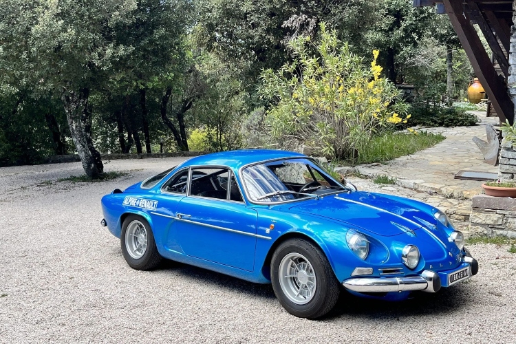 nemoguce-je-ne-zaljubiti-se-u-klasicni-i-savrseni-alpine-a110-model-iz-1973-godine