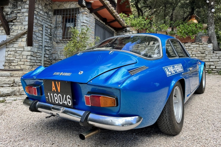 nemoguce-je-ne-zaljubiti-se-u-klasicni-i-savrseni-alpine-a110-model-iz-1973-godine