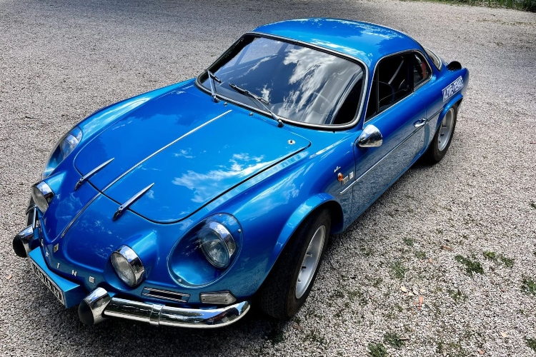 nemoguce-je-ne-zaljubiti-se-u-klasicni-i-savrseni-alpine-a110-model-iz-1973-godine