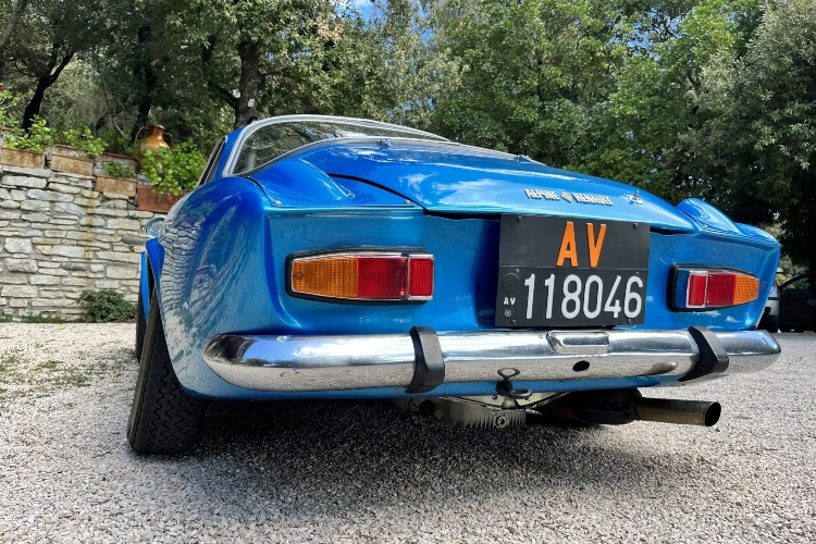 nemoguce-je-ne-zaljubiti-se-u-klasicni-i-savrseni-alpine-a110-model-iz-1973-godine