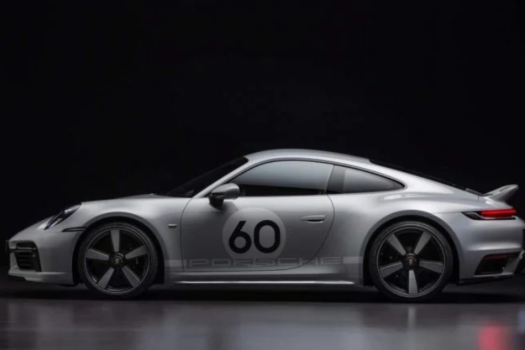 specijalni-911-sport-classic-model-u-cast-sportskoj-legendi-sedamdesetih