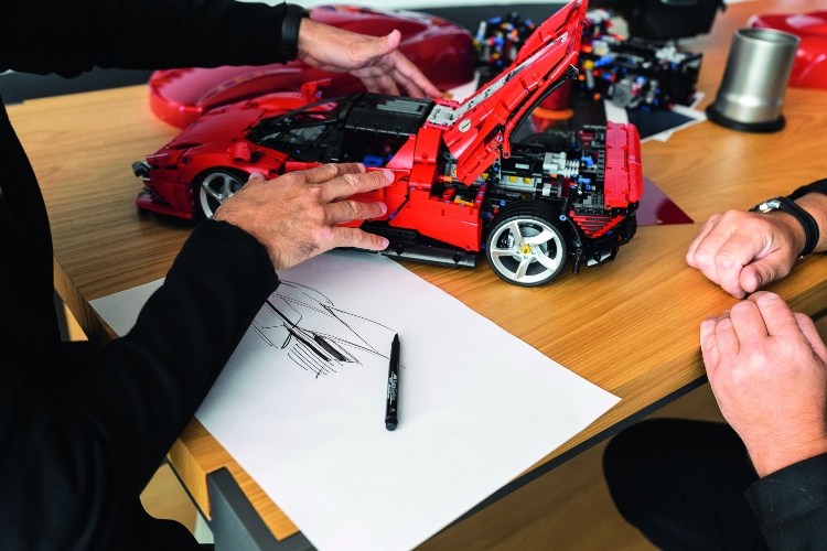 lego-kreirao-ultimativni-ferrari-komplet-sa-funkcionalnim-menjacem-i-klipovima