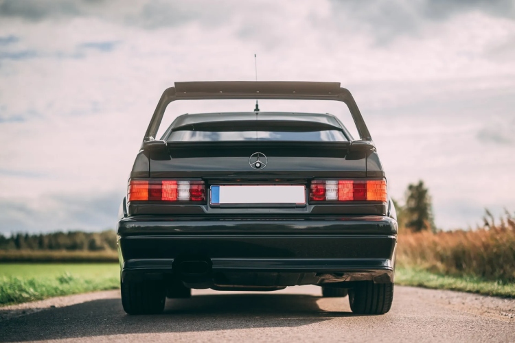 prelepi-mercedes-benz-190e-evo-ii-odlazi-na-aukciju-7