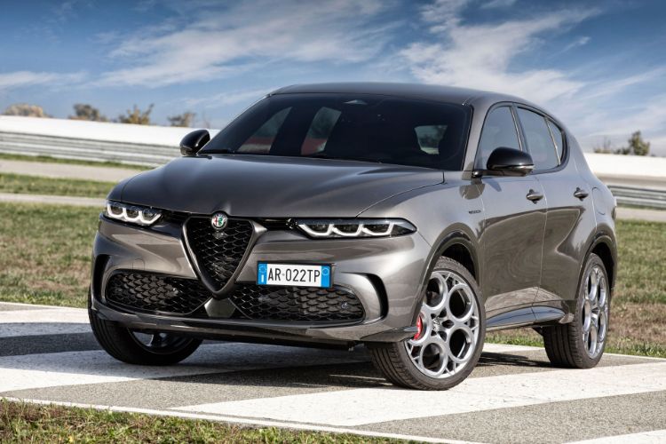 2023-alfa-romeo-tonale-q4-phev-00077