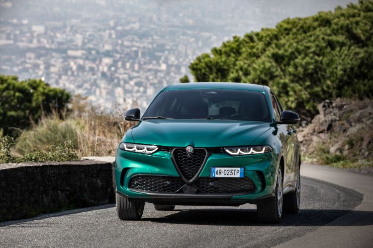 2023-alfa-romeo-tonale-q4-phev-00016