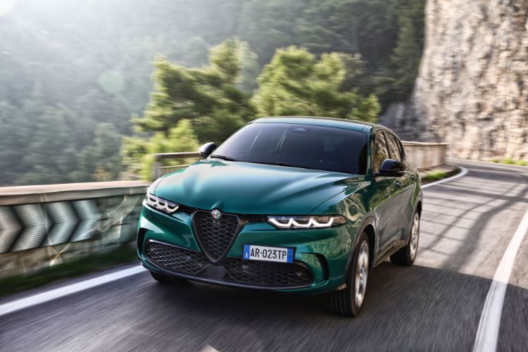 2023-alfa-romeo-tonale-q4-phev-00021