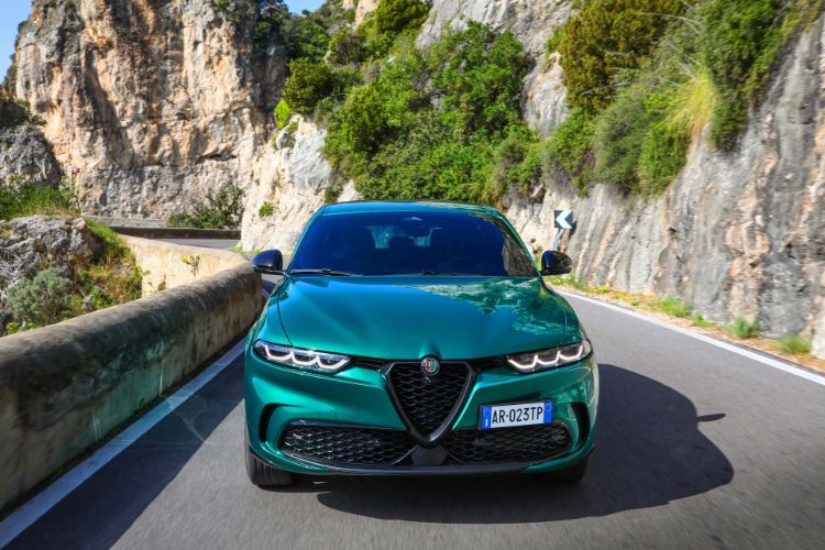 2023-alfa-romeo-tonale-q4-phev-00024