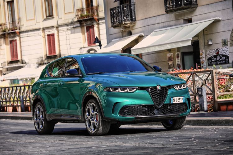 2023-alfa-romeo-tonale-q4-phev-00028