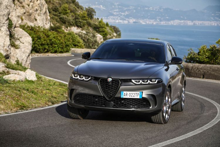 2023-alfa-romeo-tonale-q4-phev-00031