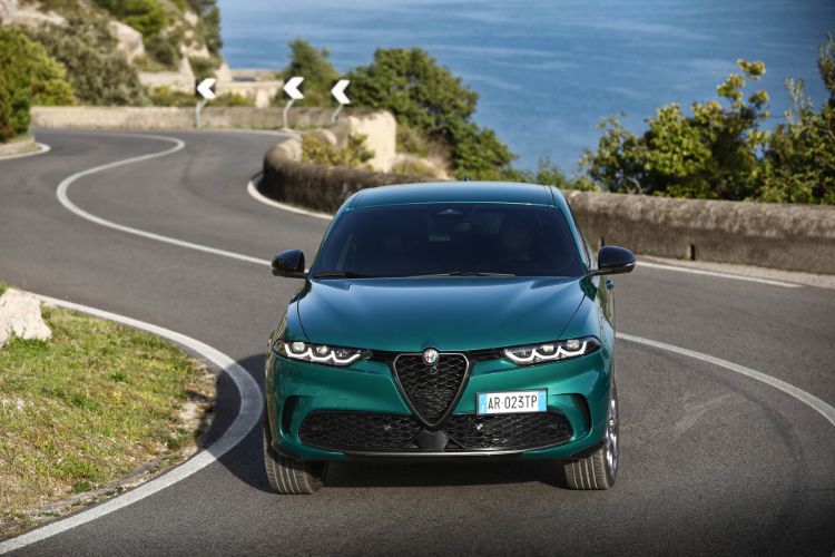 2023-alfa-romeo-tonale-q4-phev-00033