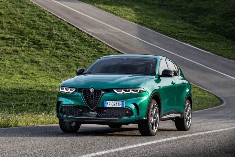 2023-alfa-romeo-tonale-q4-phev-00039