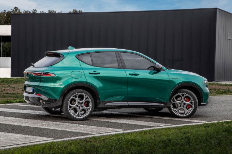 2023-alfa-romeo-tonale-q4-phev-00079