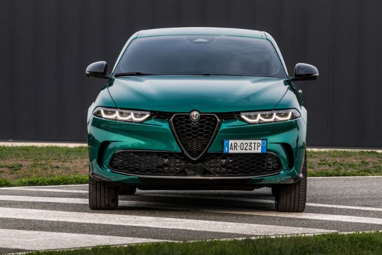 2023-alfa-romeo-tonale-q4-phev-00081