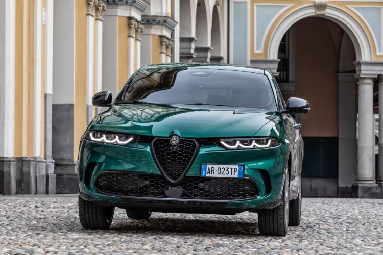 2023-alfa-romeo-tonale-q4-phev-00086