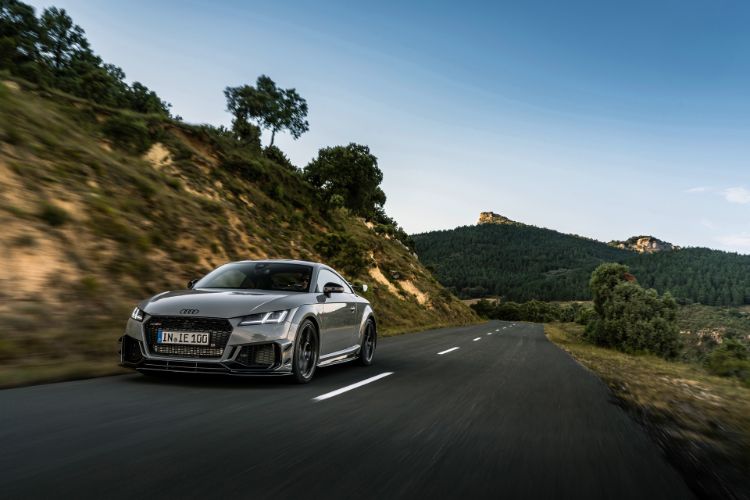 novi-audi-tt-rs-iconic-edition-10