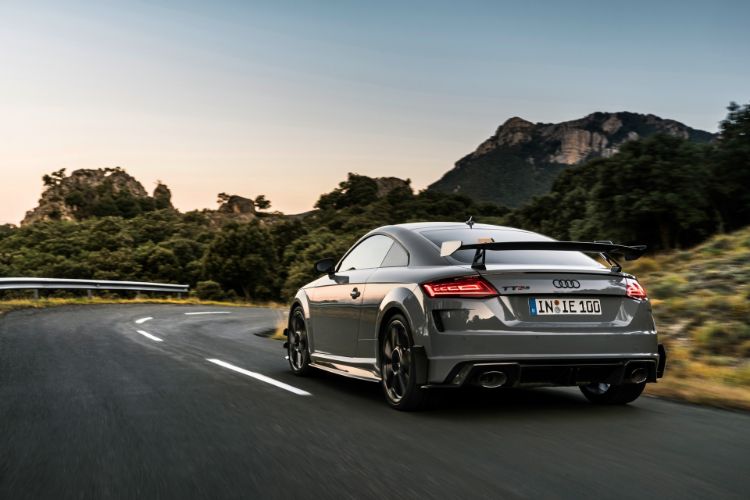 novi-audi-tt-rs-iconic-edition-13