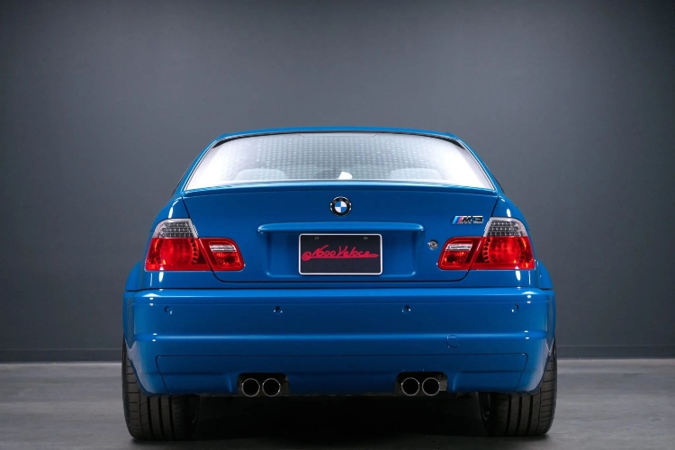 izvanredno-ocuvani-bmw-m3-unikatne-plave-nijanse-13