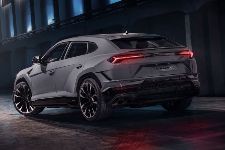 lamborghin-urus-s-2023-11