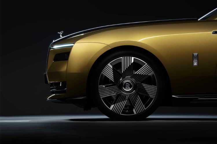 rolls-royce-spectre-unveiled-the-marques-first-fully-electric-motor-car-18