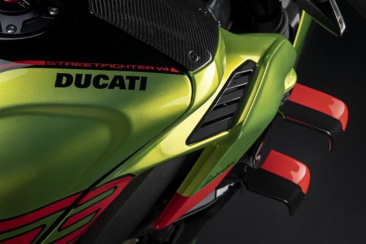 ducati-i-lamborghini-udruzili-snage-kako-bi-kreirali-novo-specilajno-izdanje-19