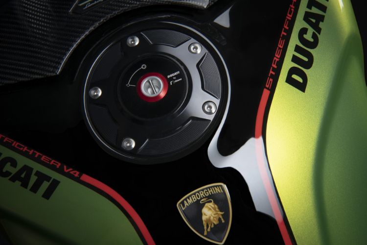 ducati-i-lamborghini-udruzili-snage-kako-bi-kreirali-novo-specilajno-izdanje-29