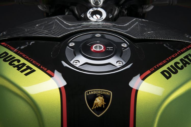 ducati-i-lamborghini-udruzili-snage-kako-bi-kreirali-novo-specilajno-izdanje-31