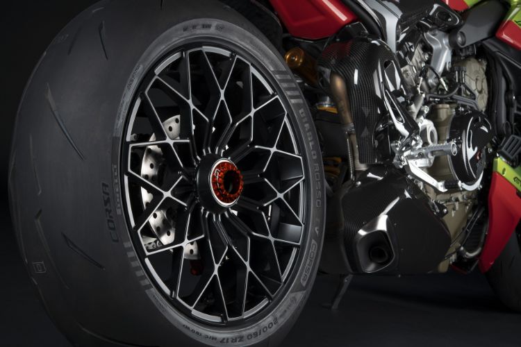 ducati-i-lamborghini-udruzili-snage-kako-bi-kreirali-novo-specilajno-izdanje-37