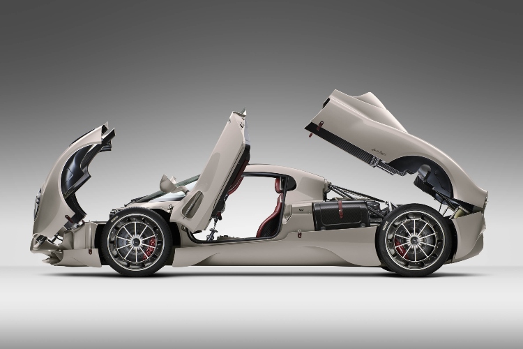 intalijanski-virtuoz-predstavlja-doslednog-naslednika-huayra-modela-18