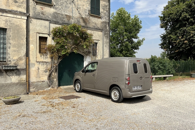 citroen-ozivljava-2cv-retro-vibraciju-novom-specijalnom-linijom-berlingo-modela-5