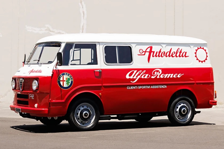 retki-alfa-romeo-bus-italijanski-ekvivalent-renndienst-vozilima