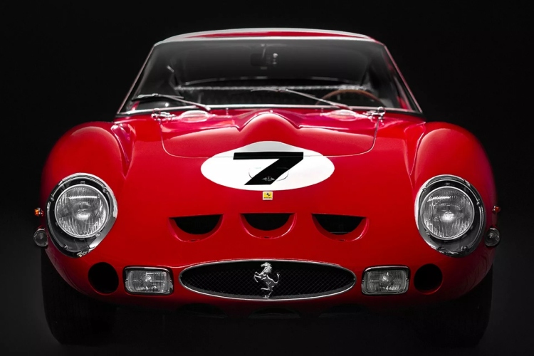 klasicni-ferrari-330-lm-koji-bi-mogao-bi-biti-prodat-za-vise-od-60-miliona-evra-2