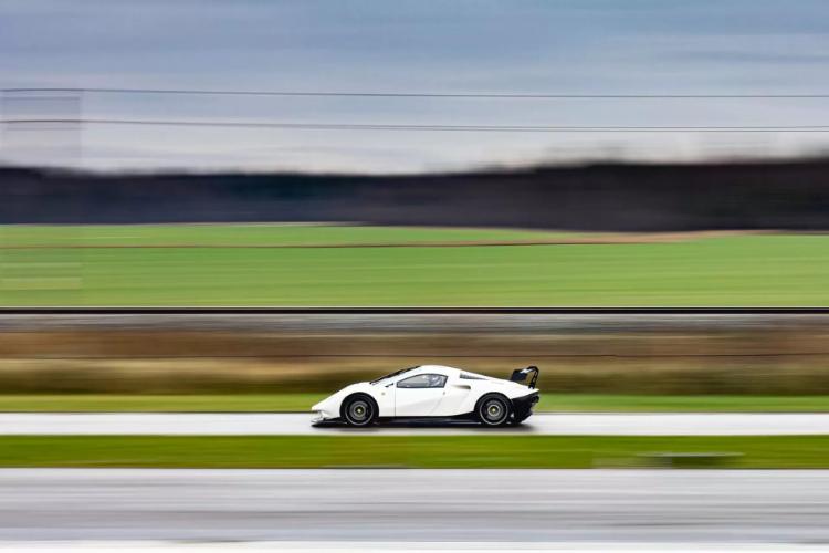 rhino-rr01-komplet-automobil-10