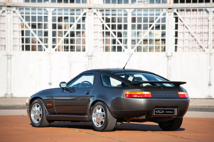 porsche-928-gt-flachbau-unikatni-klasik-nemacke-kompanije-11