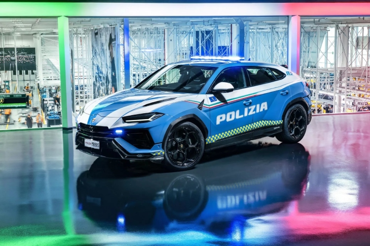 italijanska-policija-dobila-novi-lamborghini-urus-performante-model