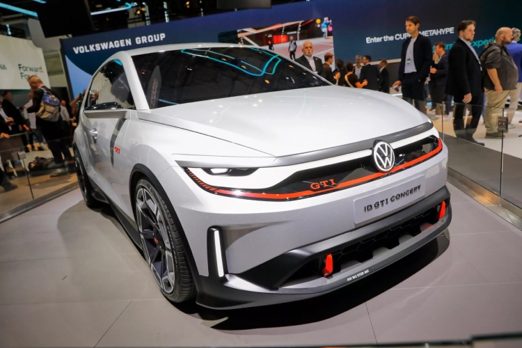 volkswagen-potvrdio-da-elektricni-naslednik-golf-gti-modela-stize-2026-godine-15