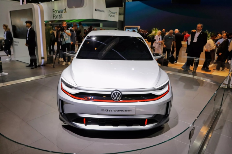 volkswagen-potvrdio-da-elektricni-naslednik-golf-gti-modela-stize-2026-godine-25