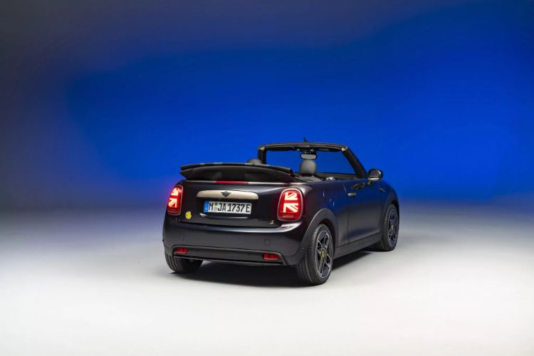 mini-convertible-se-elektricni-model-autoexclusive-2