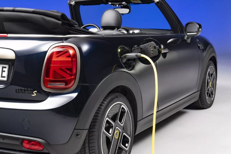 mini-convertible-se-elektricni-model-autoexclusive-11