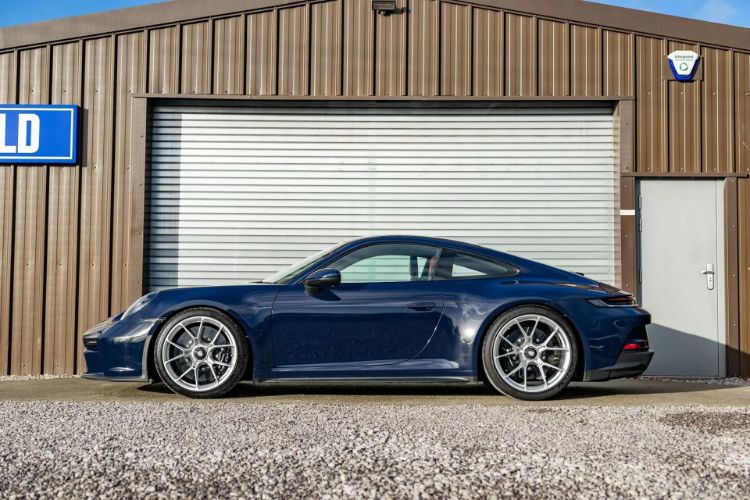 porsche-911-gt3-touring-3-1