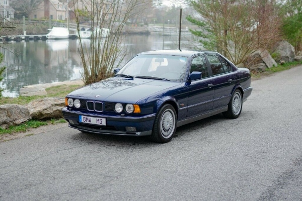 zadivljujuci-klasicni-e34-bmw-m5-niske-kilometraze-i-gotovo-fabrickog-stanja