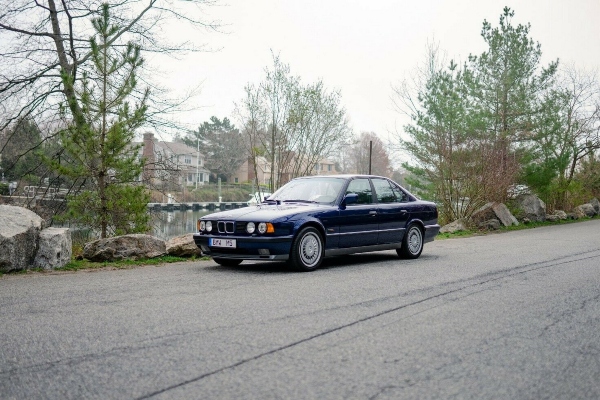 zadivljujuci-klasicni-e34-bmw-m5-niske-kilometraze-i-gotovo-fabrickog-stanja-9